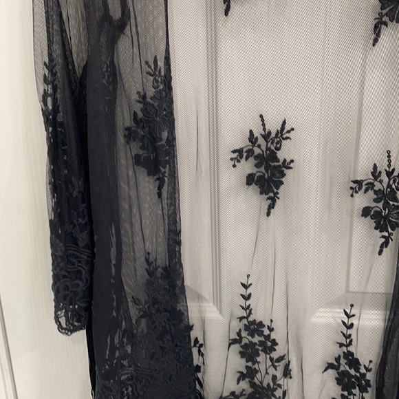 Black net floral top. - Picture 2 of 5